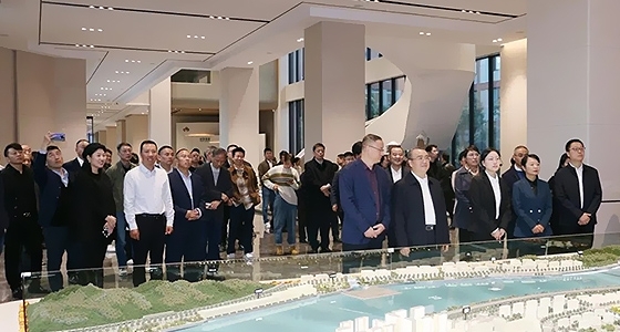 Construir relaciones polticas y comerciales pro - Qing y llevar a cabo la construccin de empresas privadas limpias